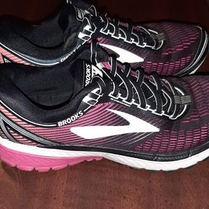 Brooks Ghost 10 shoes size 8.5